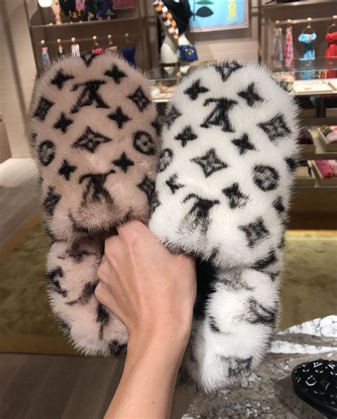 louis vuitton fur slippers pink